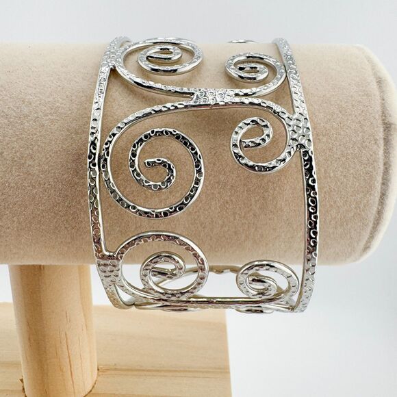Vintage Swirl Hammered Silver Tone Cuff Bracelet Openwork 1990s Chunky Glam - Picture 4 of 7